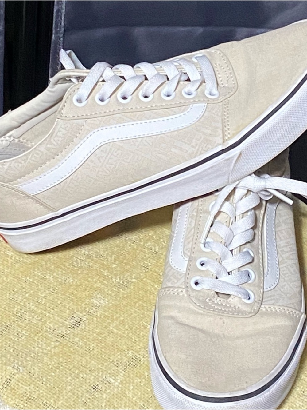 Vans Ward canvas off the wall logo cream colored low top sneakers 8.5